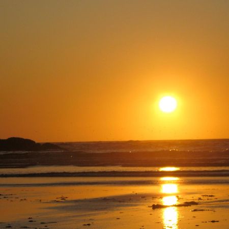 Moon And Sixpence Bed and Breakfast Ucluelet Esterno foto