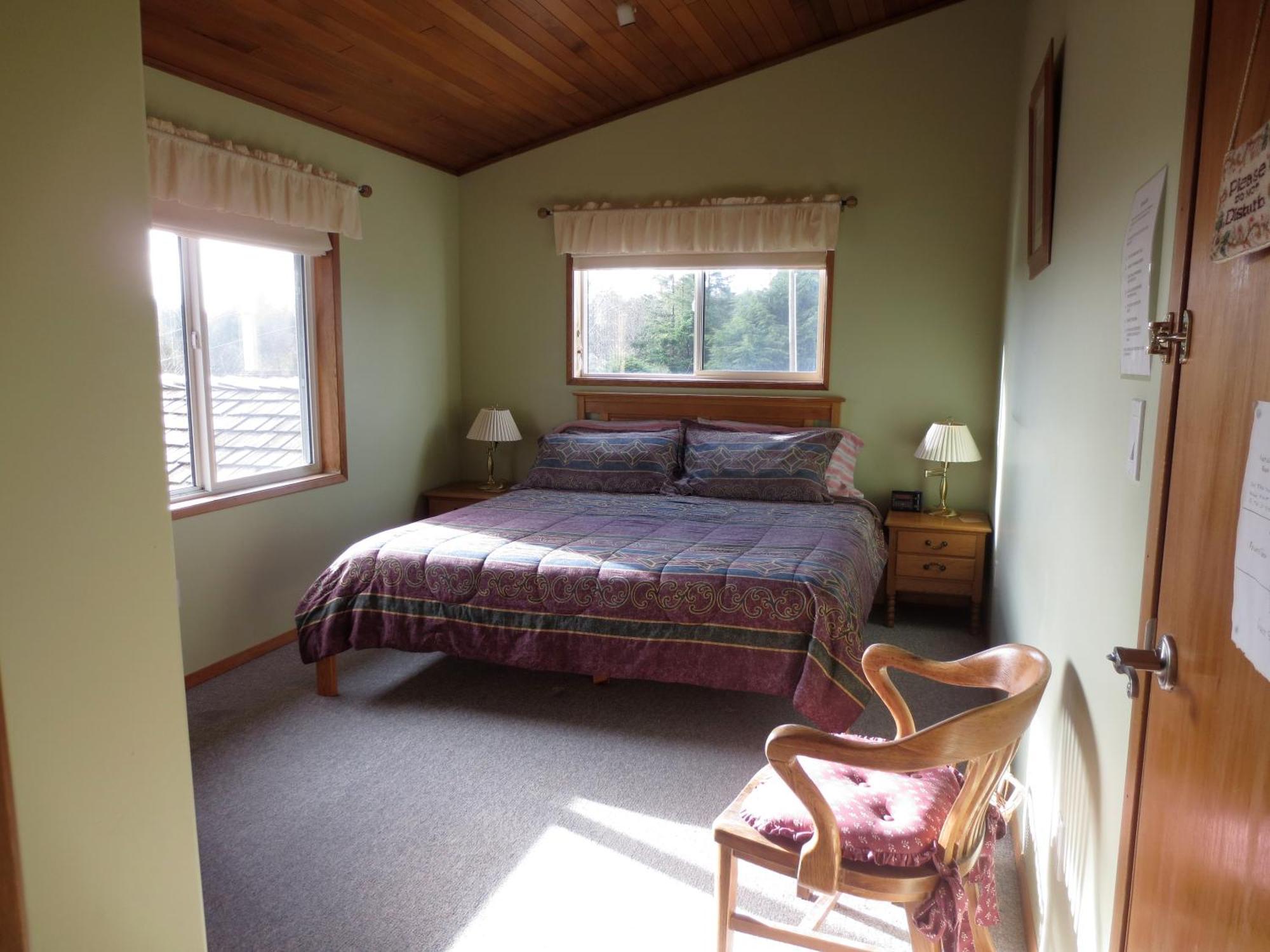 Moon And Sixpence Bed and Breakfast Ucluelet Esterno foto